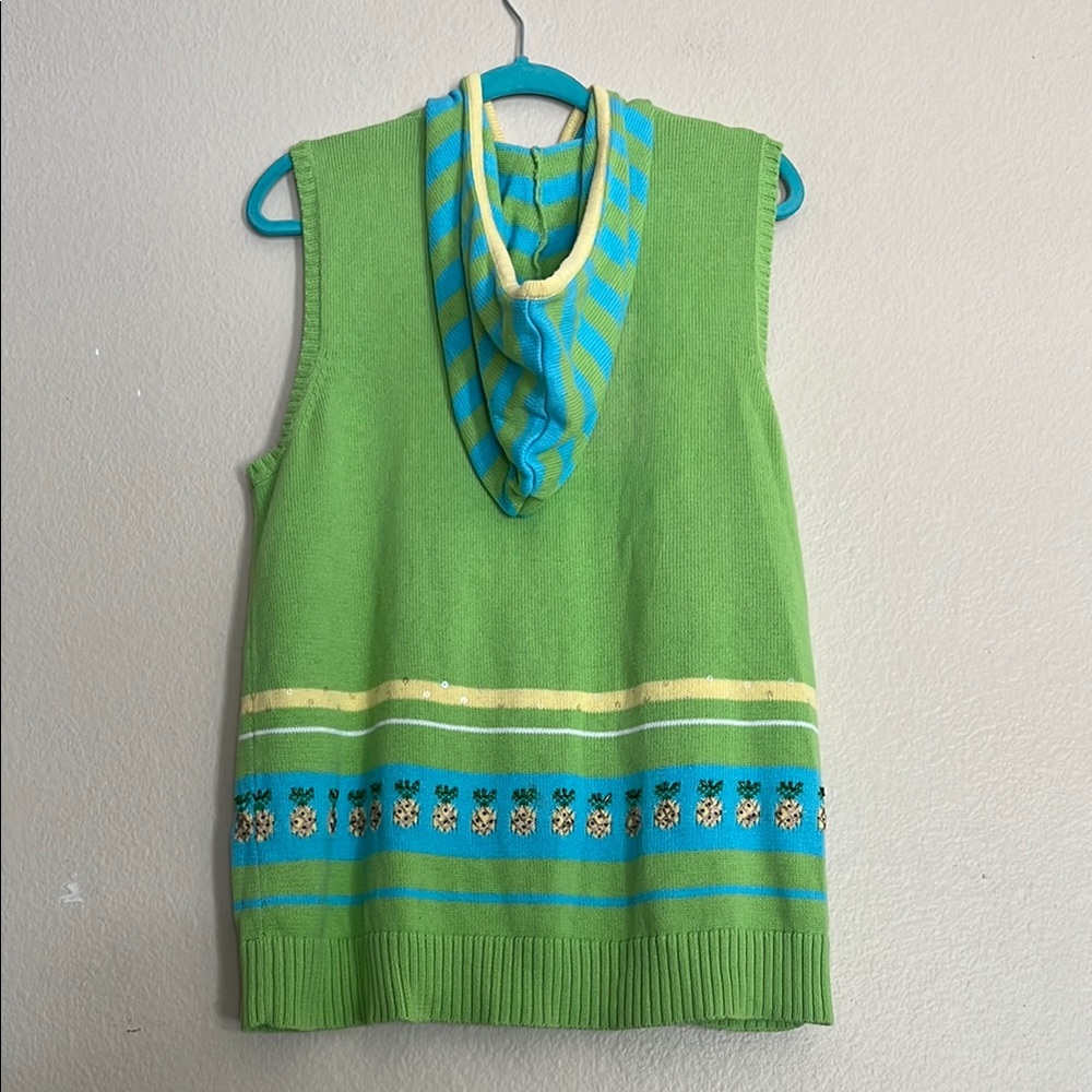 Quacker Factory Pineapple Beaded Green Sleeveless Cardigan with Blue Accents - Picture 3 of 8